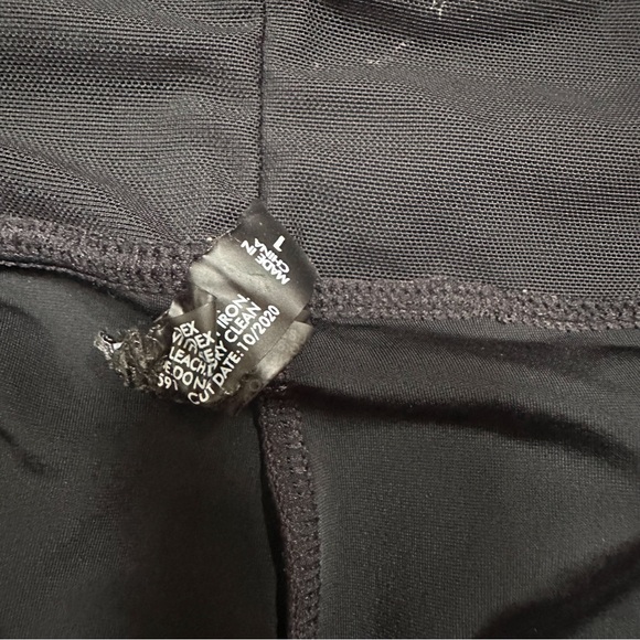 TORRID swimsuit rashguard and capri set, women’s plus size 1, 1X. - Picture 8 of 15